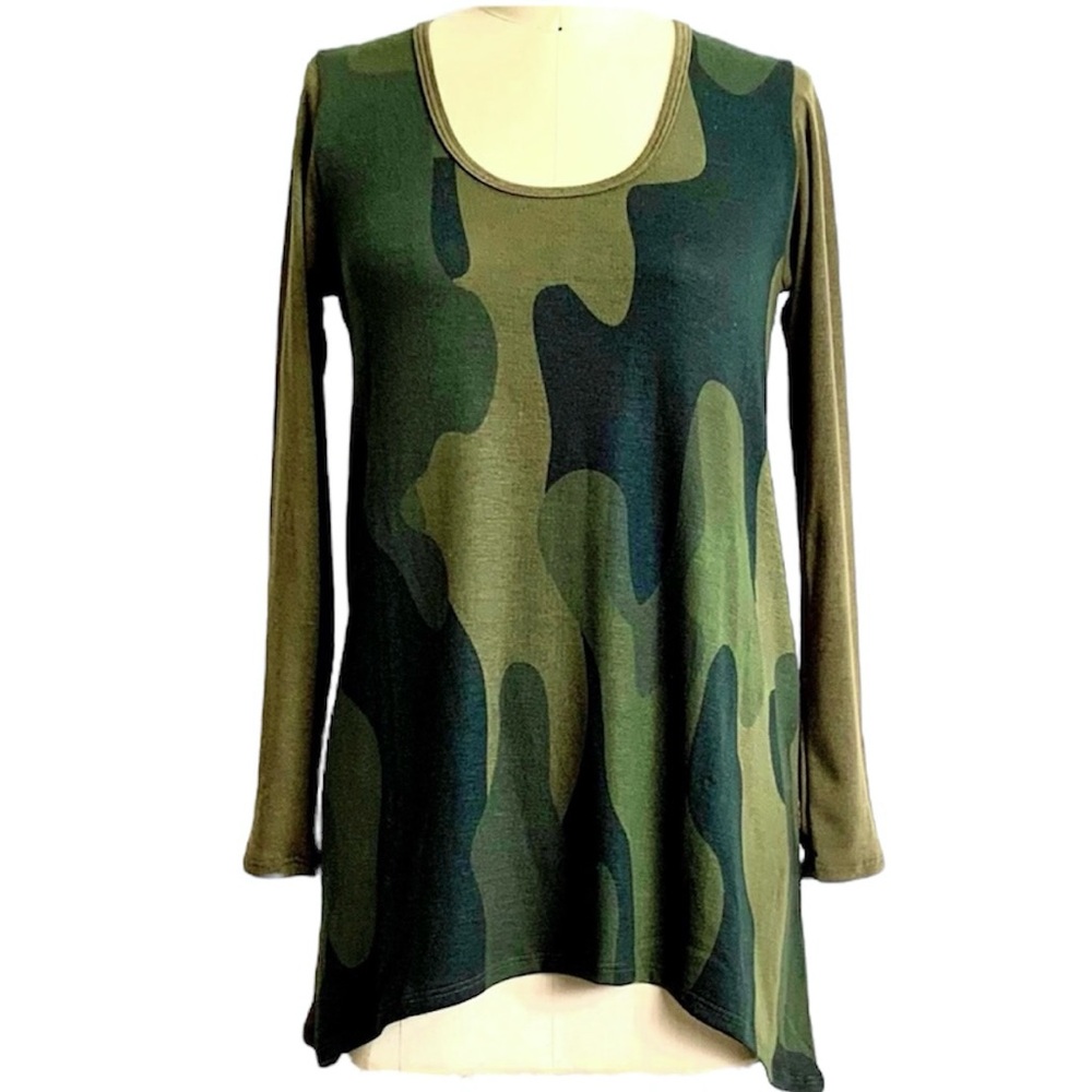 NWOT Go Couture Asymmetrical Camo Tunic Knit Top Olive Green M
